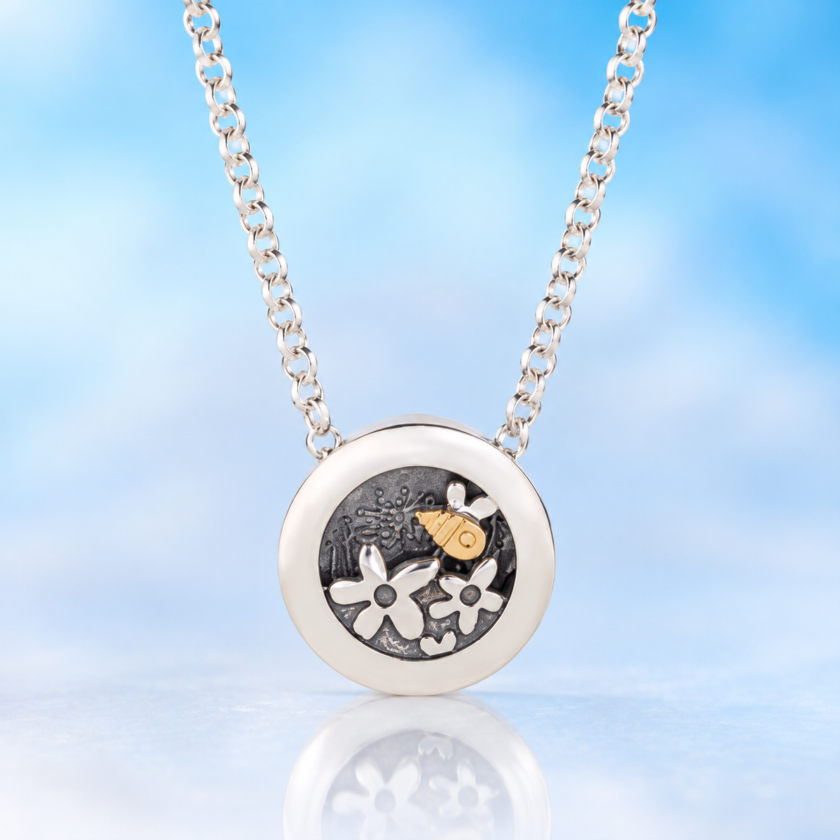 BUSY BEEING PENDANT - Kinetic Necklace (Silver & Gold)