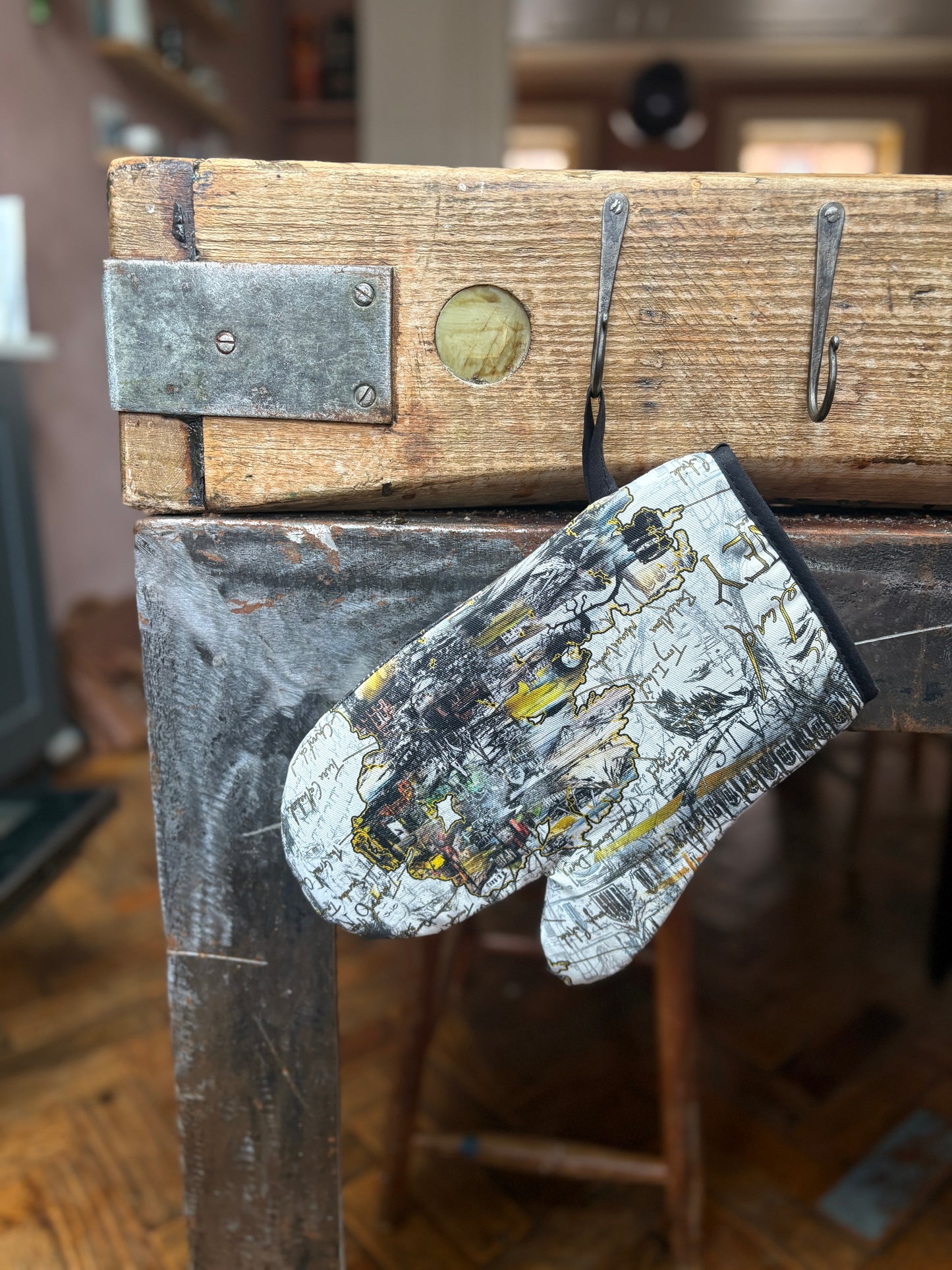 Ireland Single Oven Mitt - We Have It Wrapped Up