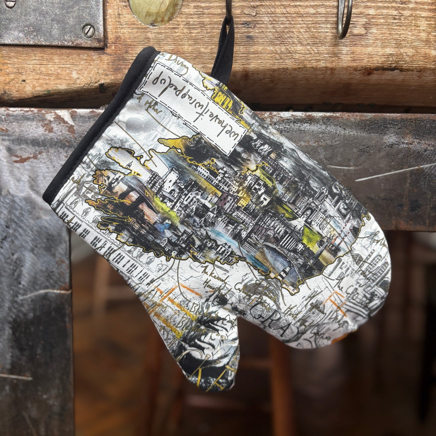 Ireland Single Oven Mitt - We Have It Wrapped Up