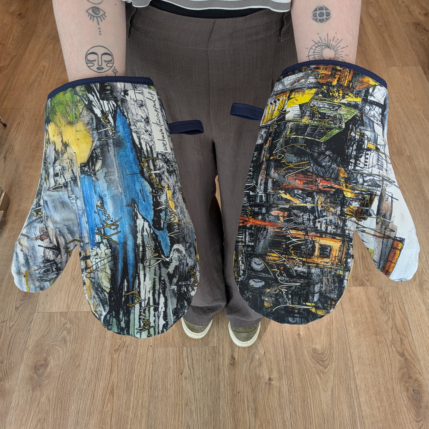 The North Single Oven Mitt - We Have It Wrapped Up