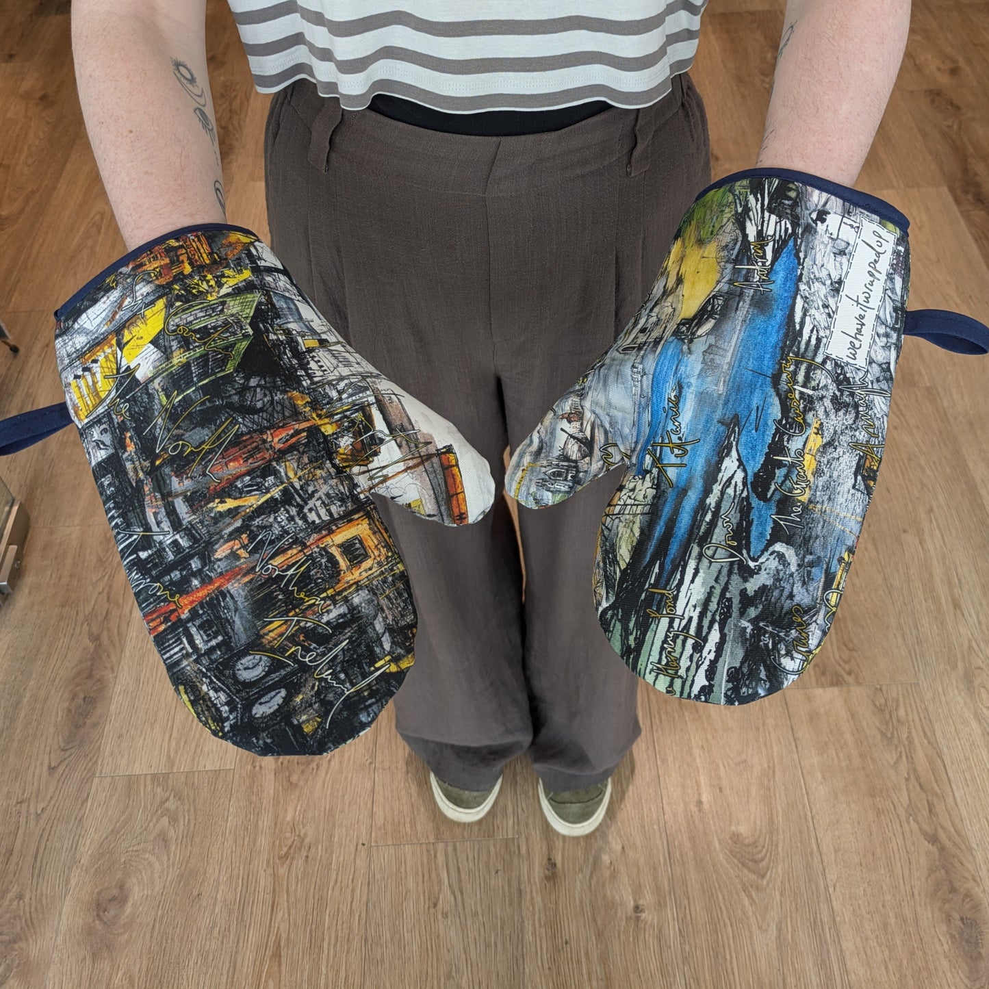 The North Single Oven Mitt - We Have It Wrapped Up