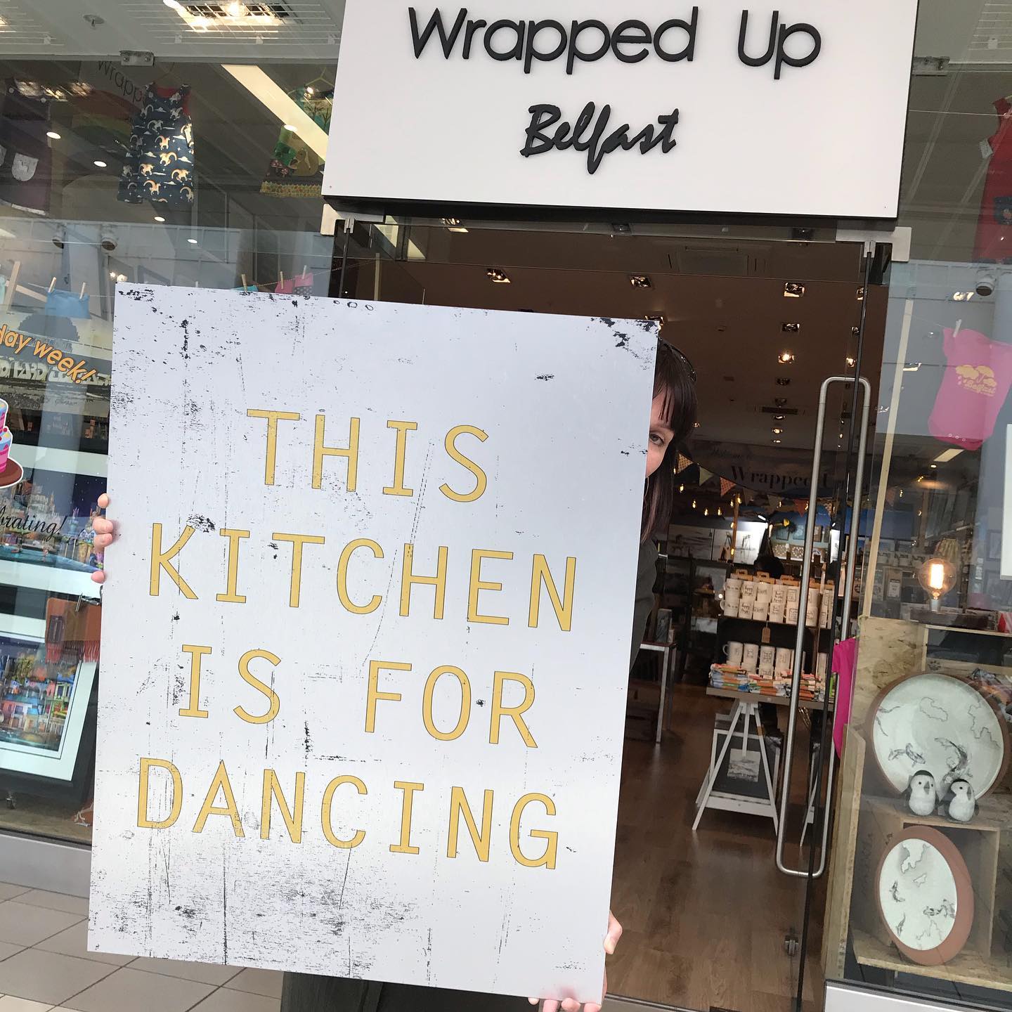 THIS KITCHEN IS FOR DANCING